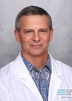Dr. Daniel Muench headshot