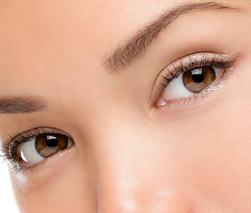 Close up of women's brown eyes