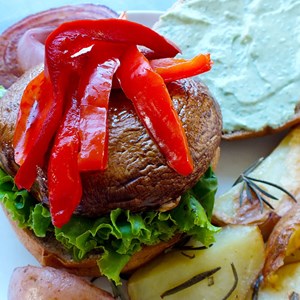 Summer’s here, and it’s time to fire up the grill to make these grilled Portobello mushroom burgers with basil mayo. 🤤