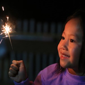 Fireworks and sparklers can be a pretty sight, but be sure to take proper safety precautions to prevent burns and other injuries associated with their use. Learn how at the link in our bio. #FourthOfJuly