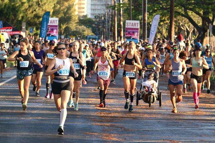 Group of runners in the Women's 10K Race in Honolulu