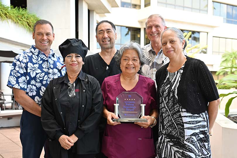 Group shot of Pali Momi Medical Center staff with Healthgrades award.