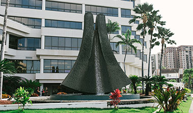 Exterior of Pali Momi Medical Center with large distinctive fountain sculpture.