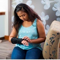 Girl with broken wrist