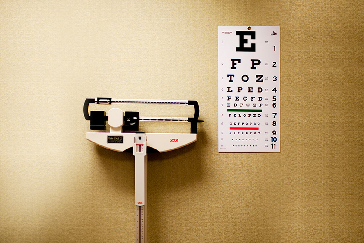 doctor scale and eye test chart