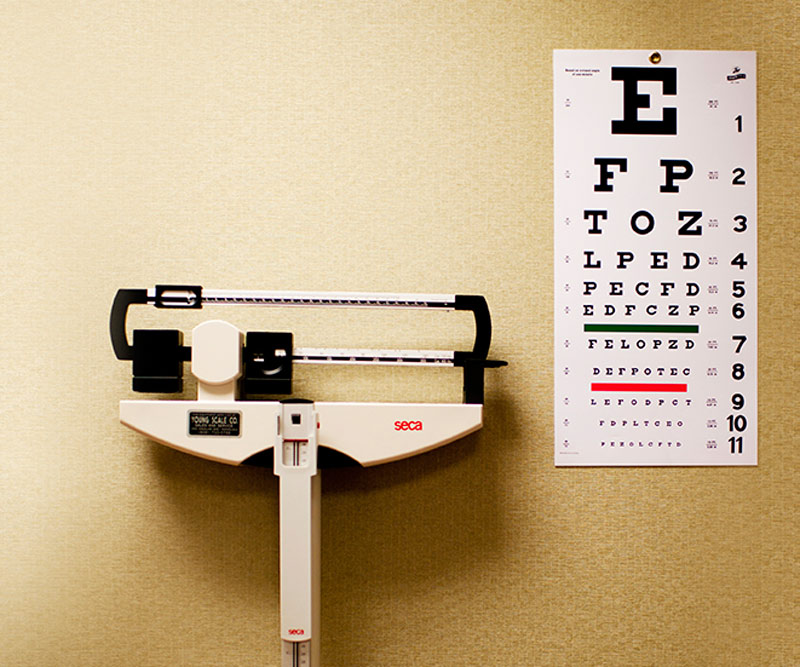 doctor scale and eye test chart