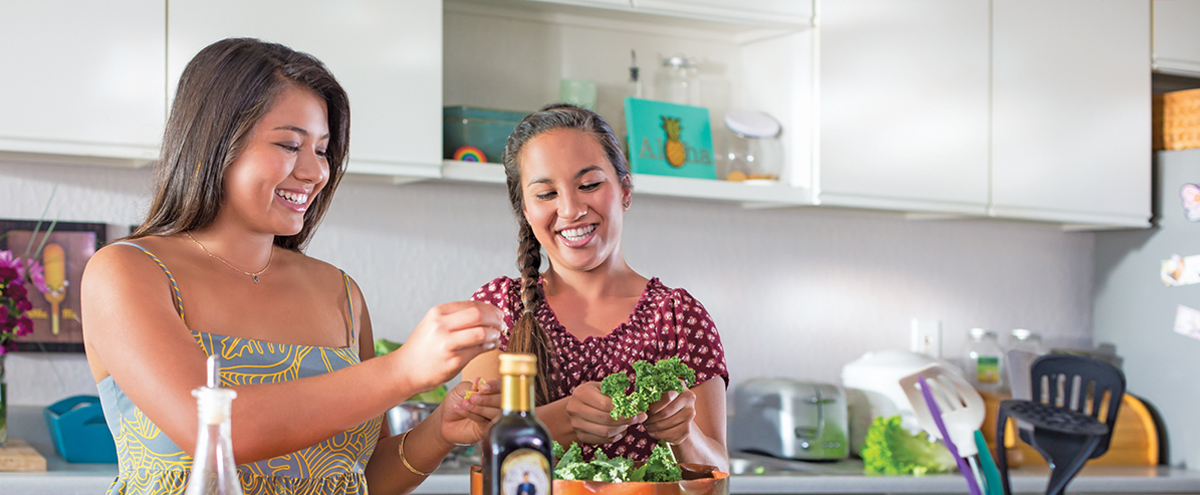 Two women eating