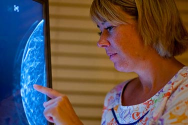 patient analyzing her breast scan
