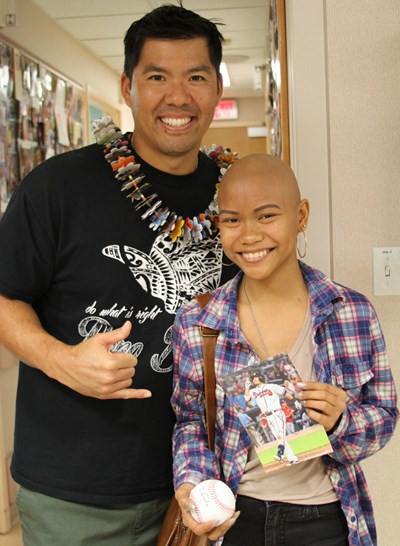 Kurt Suzuki is a major team player! When he and wife Renee are back home in Hawaii, the couple make it a priority to visit patients at Kapiolani.