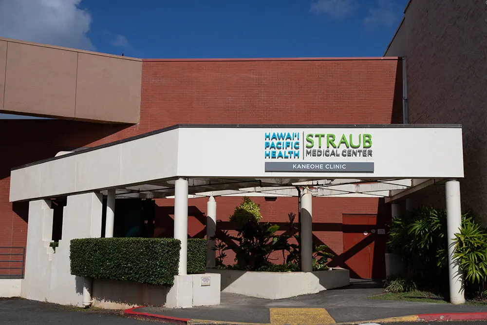 Exterior of Straub Benioff Kaneohe Clinic entrance and signage. 