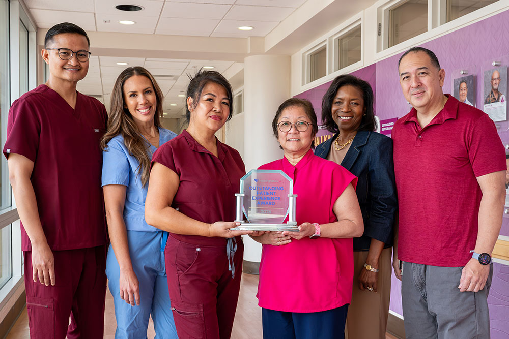 Group shot of healthcare providers and leaders with the Outstanding Patient Experience Award.
