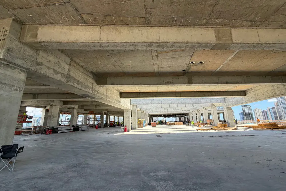 Wide interior view of the open mauka-side floor plate on Level 20.