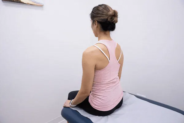 Animated gif showing Shoulder Blade Squeeze exercise.